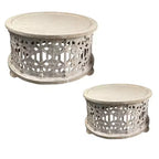 Tables basses rondes en bois blanches, motif floral sculpté, 2 pièces