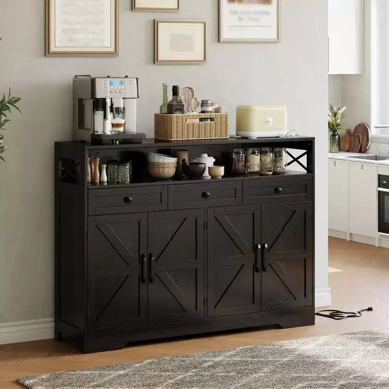 Buffet en bois naturel – 4 portes, 4 tiroirs, étagère ouverte et station de recharge
