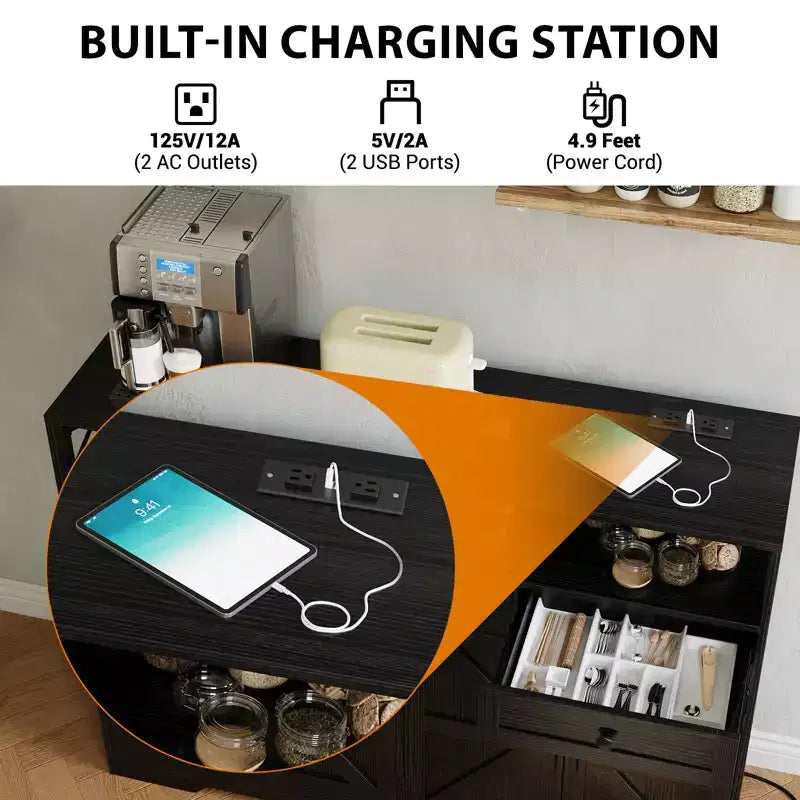 Buffet en bois naturel – 4 portes, 4 tiroirs, étagère ouverte et station de recharge