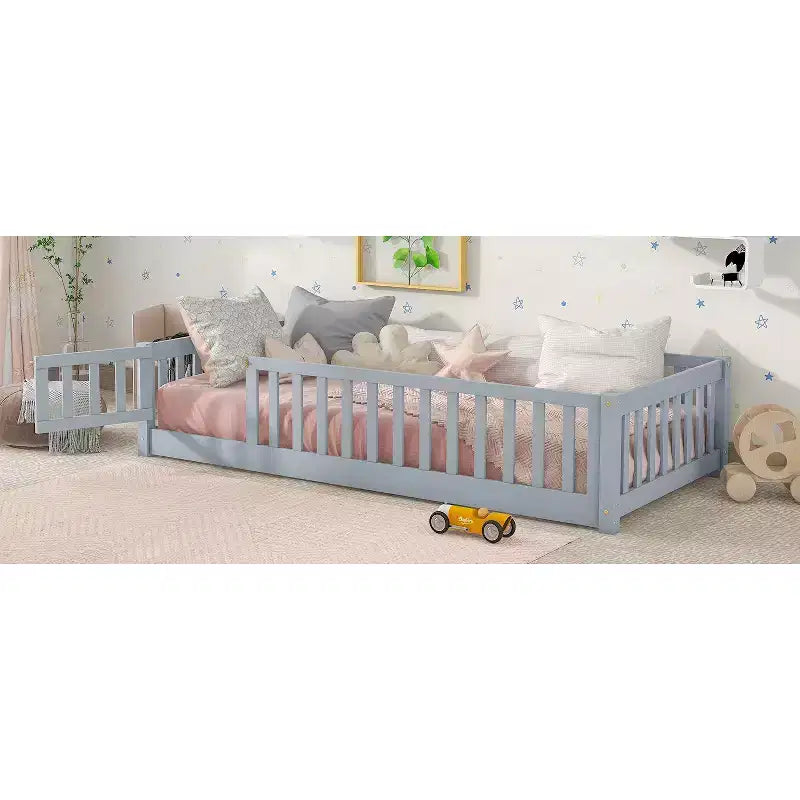 Lit double au sol avec clôture et porte – Espresso / Gris / Naturel / Rose / Blanc, pour 1 enfant