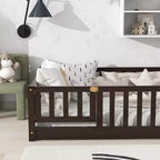 Lit double au sol avec clôture et porte – Espresso / Gris / Naturel / Rose / Blanc, pour 1 enfant