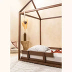 Cadre de lit au sol en noyer – Style maison – Pour 1 enfant